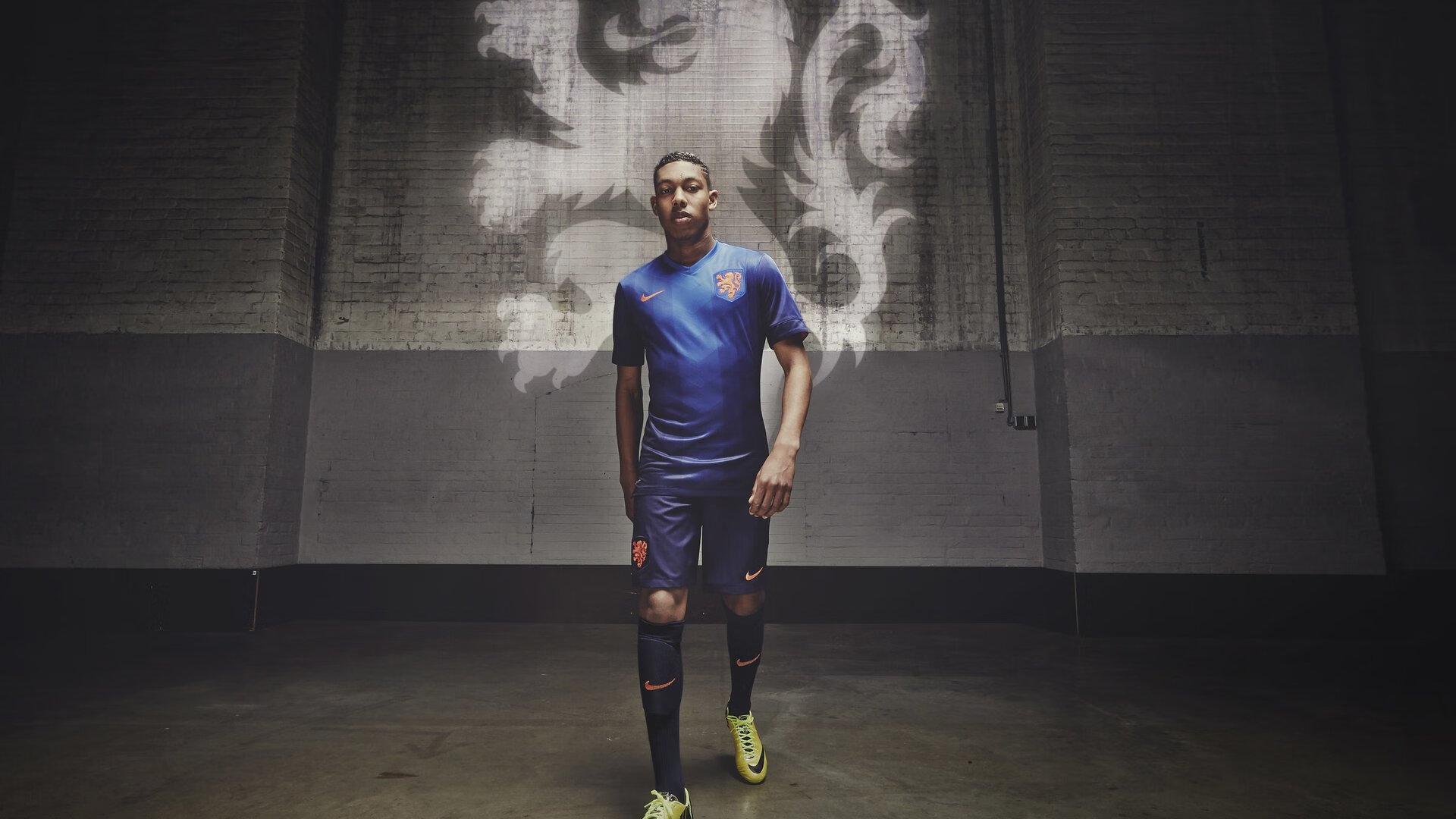 国足苦战平局，谭龙力挽狂澜守住底线，进攻乏力难求一胜